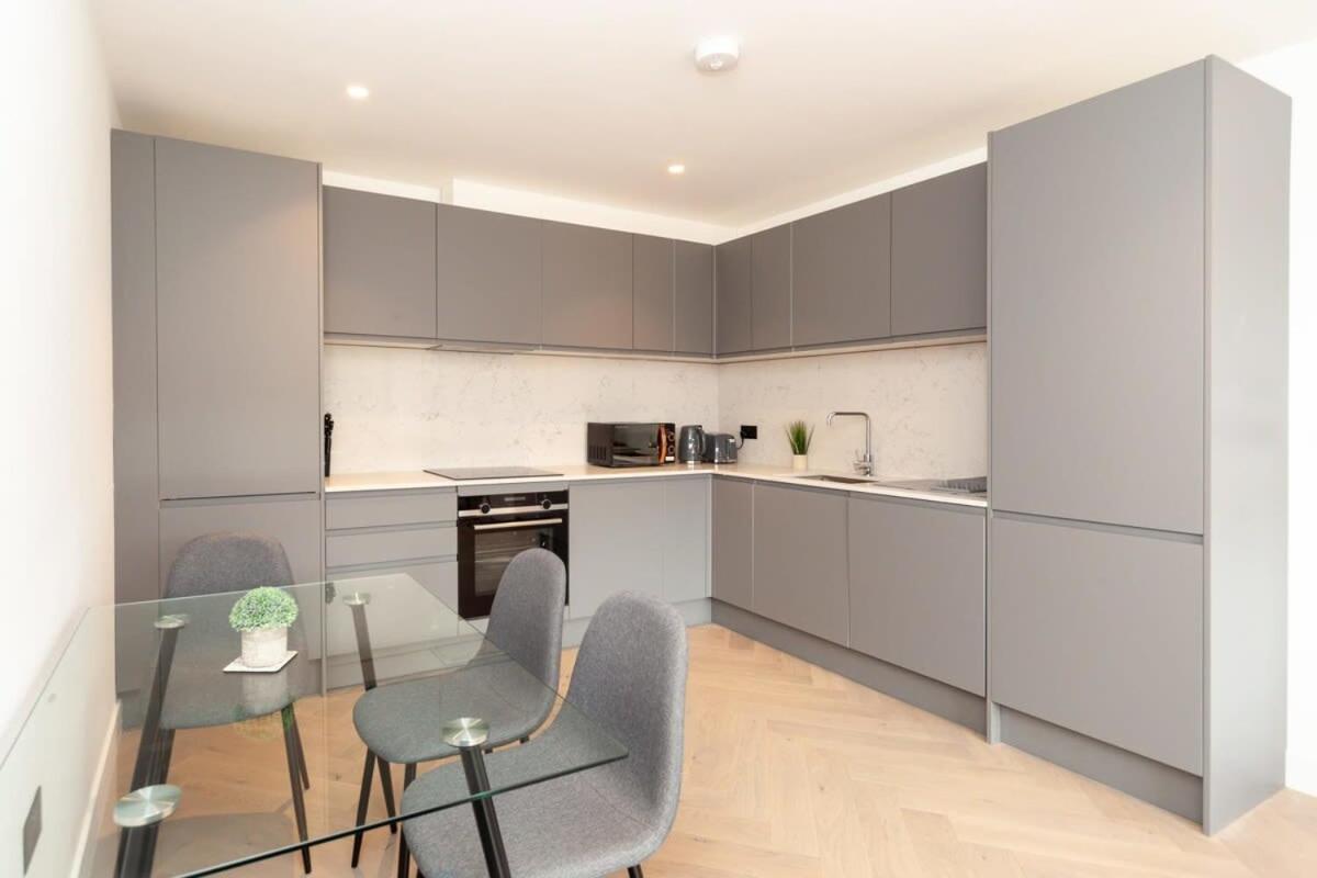 Modern 2 Bedroom Apartment In Wimbledon Londres Exterior foto