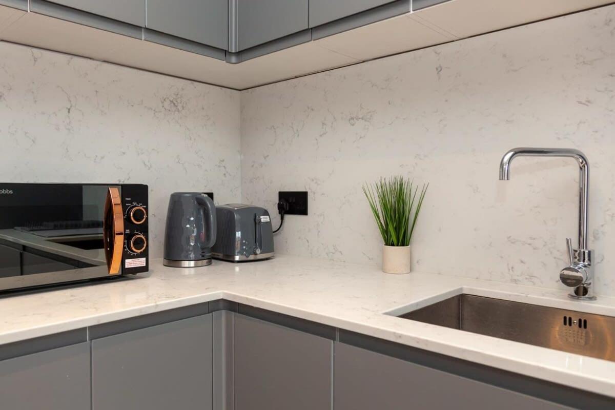 Modern 2 Bedroom Apartment In Wimbledon Londres Exterior foto