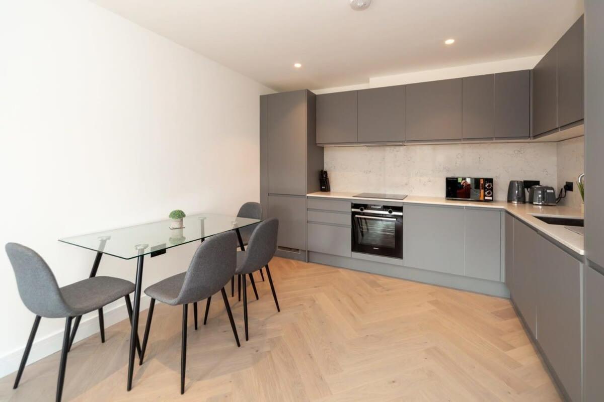 Modern 2 Bedroom Apartment In Wimbledon Londres Exterior foto